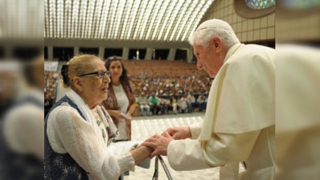 Benedicto XVI: "Que nunca más los gitanos sean víctimas de desprecio"