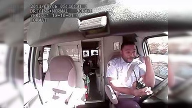 "Driving: normal": Este paramédico sí sabe cómo divertirse en el trabajo