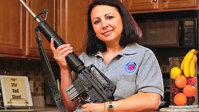 ¿Los mejores amigos de las mujeres son las armas?