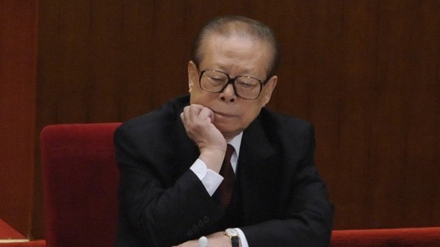 Ordenan detener al expresidente chino Jiang Zemin por delitos de genocidio