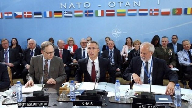 "La OTAN calla violaciones de alto el fuego por Kiev acusando a Rusia de desestabilización"