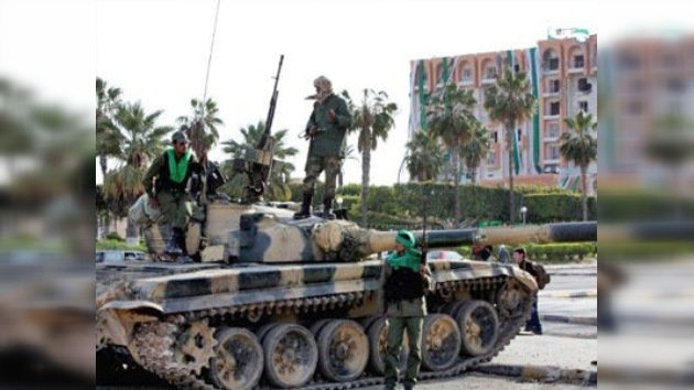 Los leales a Gaddafi combaten contra el CNT cerca de  Trípoli