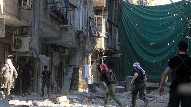 Un nuevo informe vincula a líderes de la oposición siria con terroristas de Al Qaeda