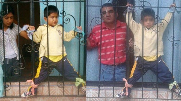 México: Padres maltratan a su hijito atándolo a las rejas de la ventana