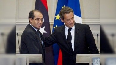 Occidente ayuda a los rebeldes libios, esta vez con dinero