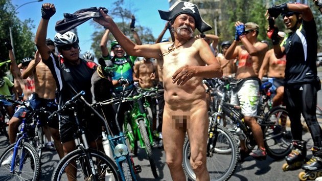 Fotos: Ciclistas desnudos invaden la capital peruana
