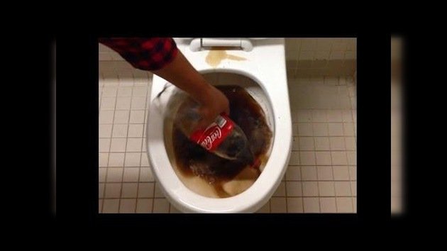 Coca-Cola, una excelente solución para limpiar el inodoro