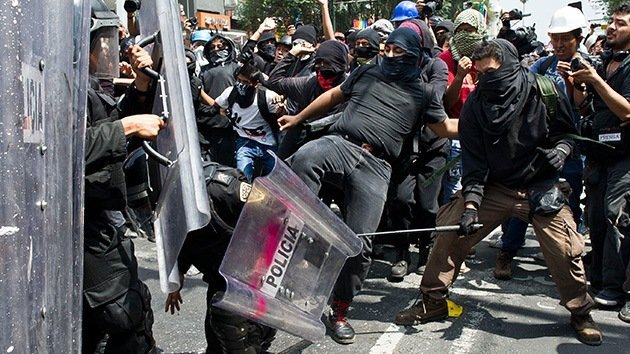 Fotos, video: Fuertes choques entre la Policía y manifestantes en Ciudad de México