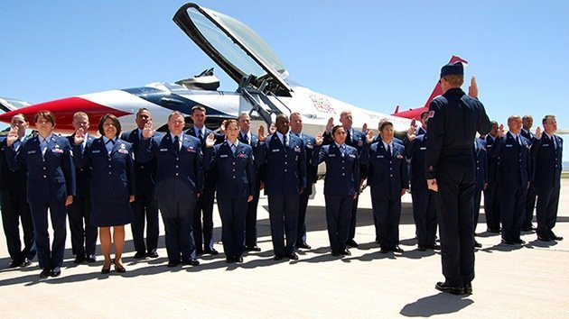 EE.UU. a un piloto ateo: "Jura ante Dios o deja la Fuerza Aérea"