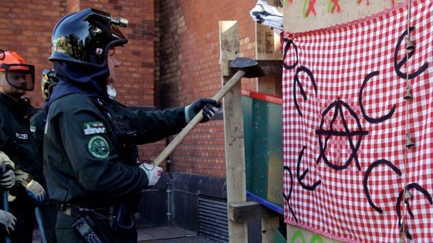 FOTOS: Policía alemana desaloja un campamento de 'indignados'