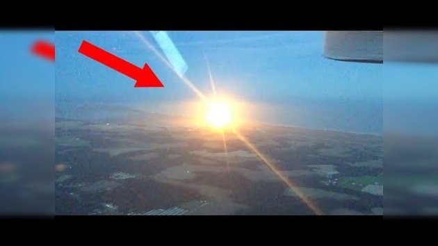 La impresionante explosión del cohete de la NASA grabada desde un avión