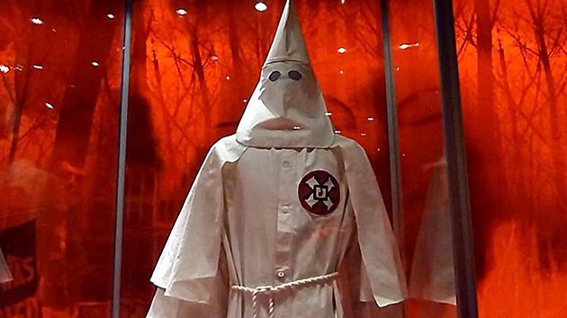 EE.UU.: El Ku Klux Klan reparte folletos en Atlanta en busca de nuevos miembros