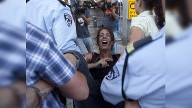 Israel aplica la 'expulsión preventiva' con 69 turistas