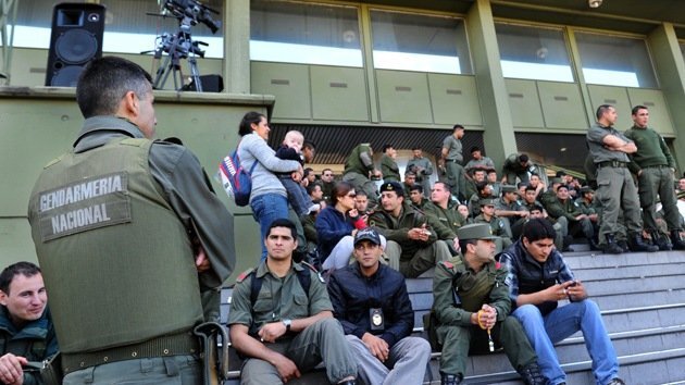 La policía militarizada argentina mantiene la protesta por sus salarios