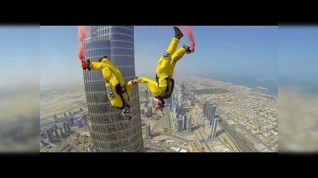 Récord mundial: salto BASE desde el edificio más alto del mundo