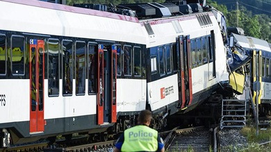 Video, fotos: Chocan dos trenes en Suiza
