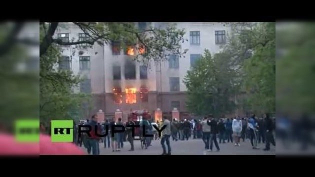 FUERTES IMÁGENES: Gente muere quemada y asfixiada en un edificio incendiado por ultranacionalistas