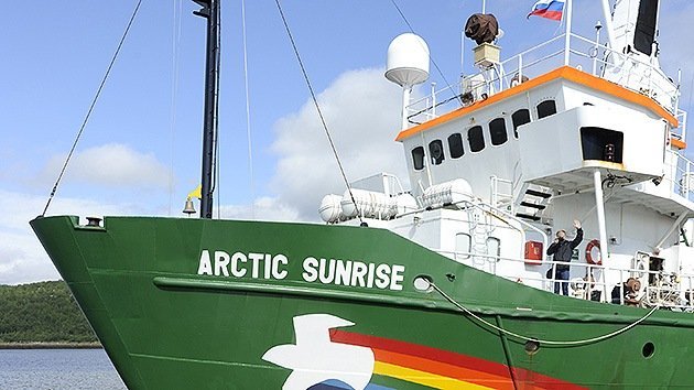 Incautan drogas y equipamiento de uso civil y militar del buque de Greenpeace arrestado en Rusia