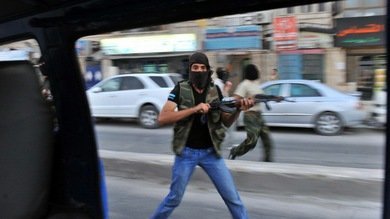 Insurgentes sirios mutilan cadáveres de compañeros para ocultar su nacionalidad