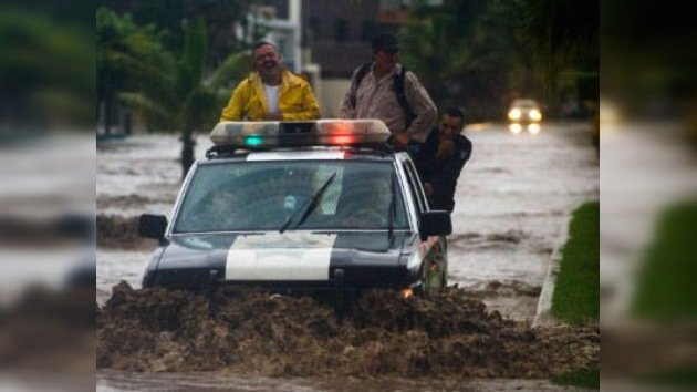 El huracán 'Jova' se debilita tras dejar víctimas y destrozos a su paso por México