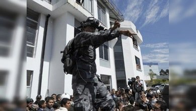 Dictan las primeras condenas contra policías por el intento de golpe de Estado en Ecuador