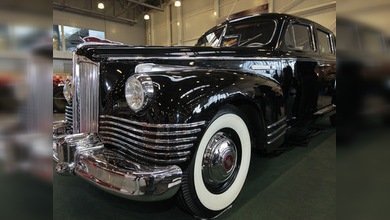 Al volante con Stalin, Brézhnev y otros líderes en una exposición de autos