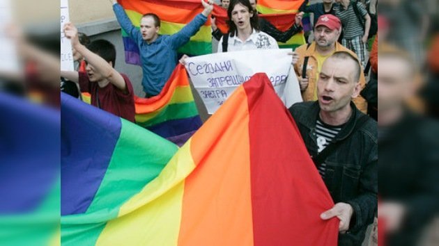 Marcha por los derechos de los homosexuales en el centro de Moscú