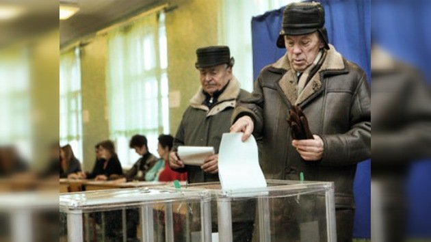 Los ucranianos deciden hoy a su presidente en las urnas
