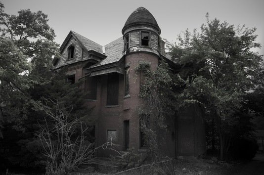 13 famosas casas abandonadas que esconden una historia de terror