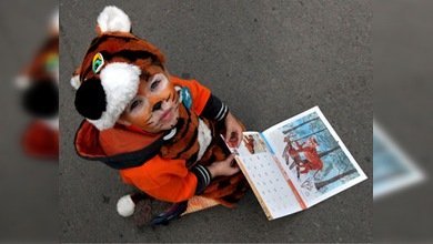 Disfrazados de tigres para salvar a este felino