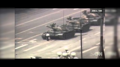 Así se enfrentaba este hombre a una fila de tanques en China hace 25 años