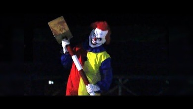 ¿Qué haría si un payaso asesino le persigue con un enorme martillo?