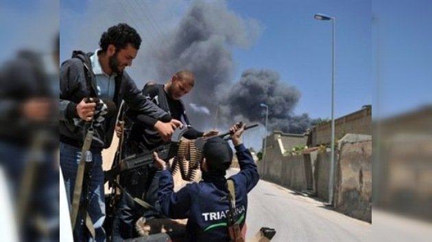 Fuerzas de Gaddafi bombardean la ciudad rebelde de Misurata