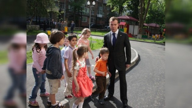 Medvédev promete apoyar a los jardines de infancia