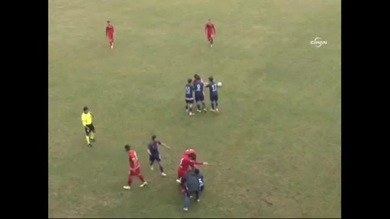 Paliza a un futbolista turco por hacer el saludo fascista