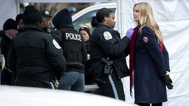Detienen a decenas de manifestantes ecologistas enfrente de la Casa Blanca
