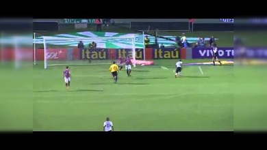 ‘Mi gozo en un pozo’: Un delantero cae en un foso mientras celebra su gol