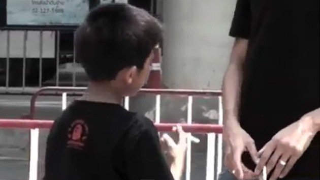 VIDEO: niños ayudan a fumadores a tomar conciencia sobre su nocivo hábito