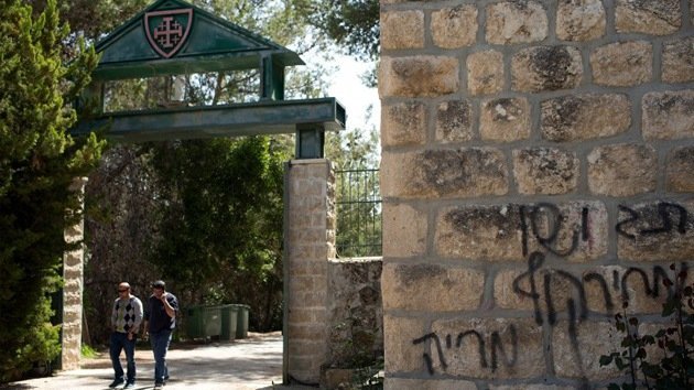 Pintadas en un monasterio cristiano en Israel: "EE.UU. es la Alemania nazi"