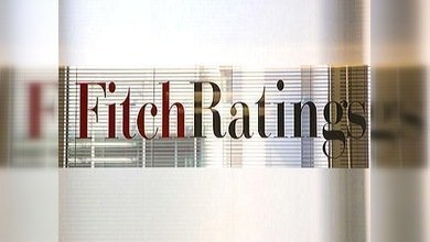 Fitch mejora pronóstico de calificación de Rusia