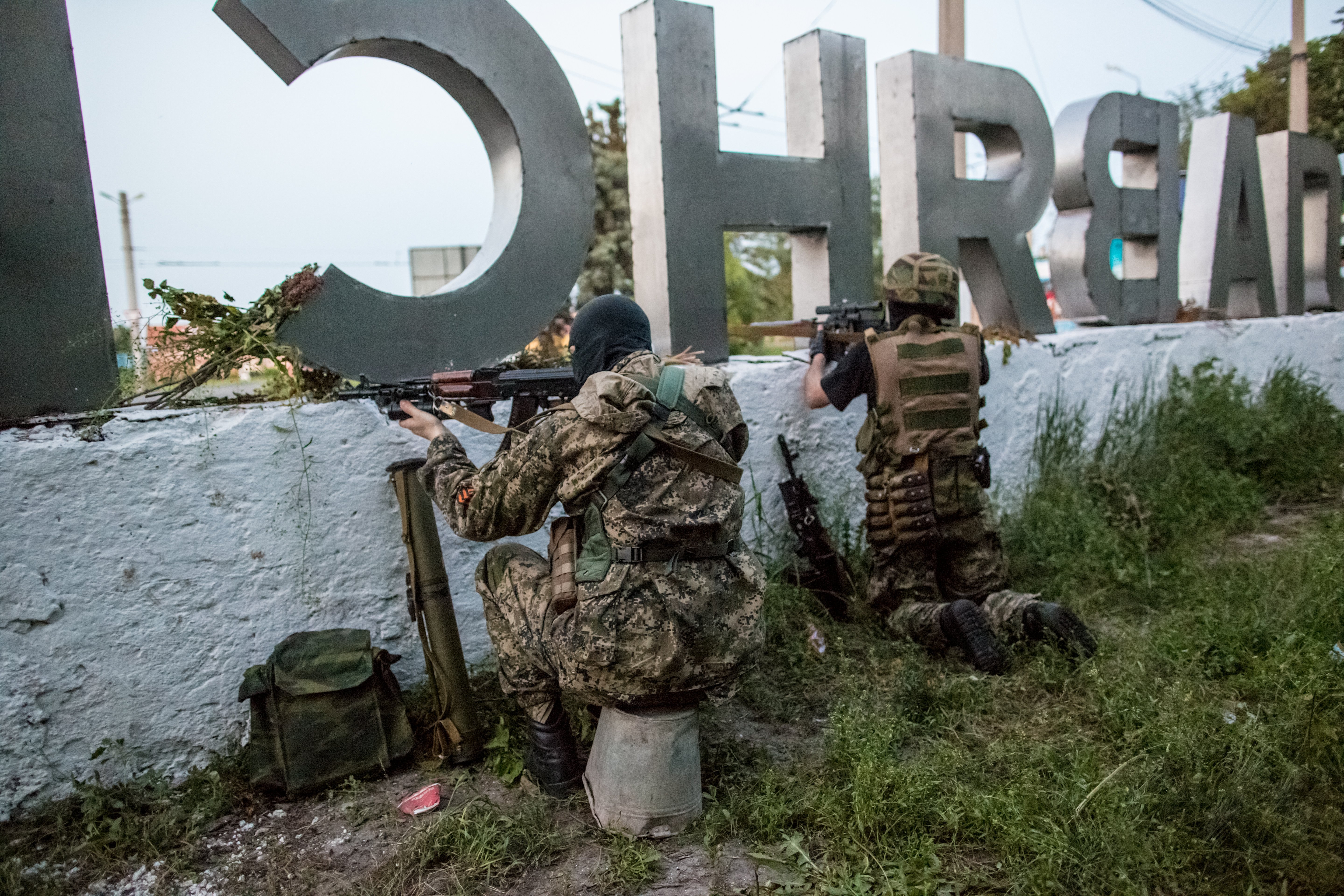 Под славянском. Донбасс 2014 война Славянск. Война на Донбассе 2014 ополченцы. Славянск ополчение 2014 год.