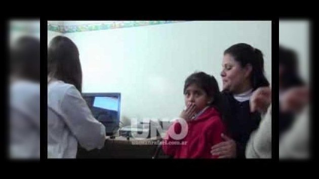 Conmovedor video: niña sorda escucha por primera vez