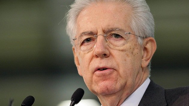 El jefe del Gobierno italiano, Mario Monti, presenta su dimisión