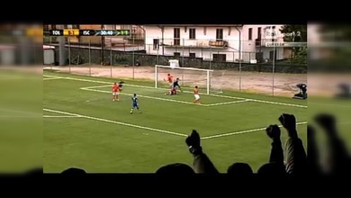 El viento provoca el autogol más tonto