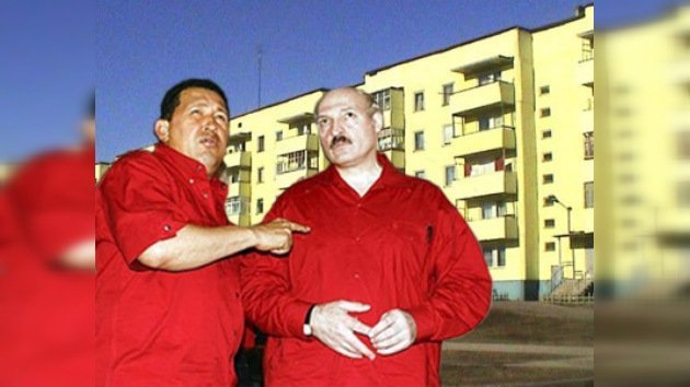 Chávez y Lukashenko "entierran al capitalismo" en zona de edificación