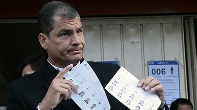Correa anuncia una crisis de gabinete en Ecuador y pide la renuncia de sus ministros