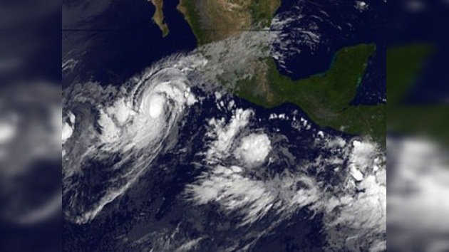 El huracán 'Jova' avanza hacia las costas occidentales de México