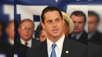 Un senador lanza una encuesta por Twitter sobre las bodas homosexuales