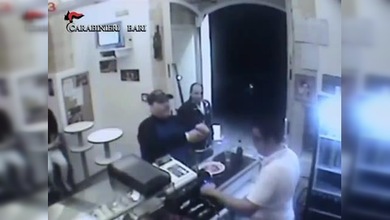 Detienen con un 'pizzazo' en la cara a un ladrón armado