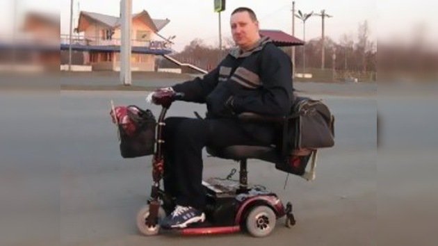 Un habitante del Lejano Oriente de Rusia recorre 9.000 kilómetros en silla de ruedas